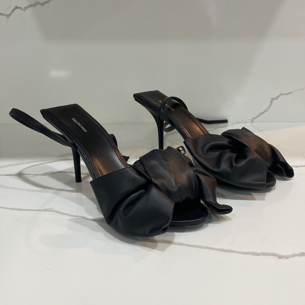 Balenciaga black leather bow strap sandals! Size 38.  2020 collection.